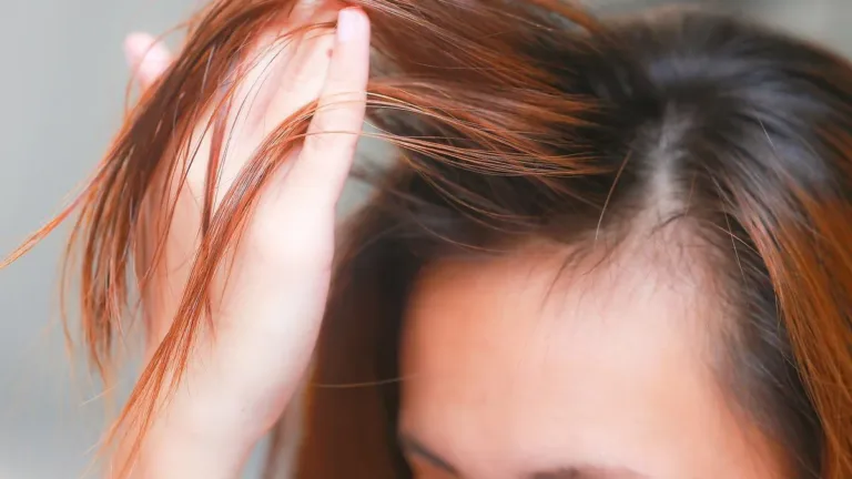 Como hidratar o cabelo de forma natural com óleos vegetais