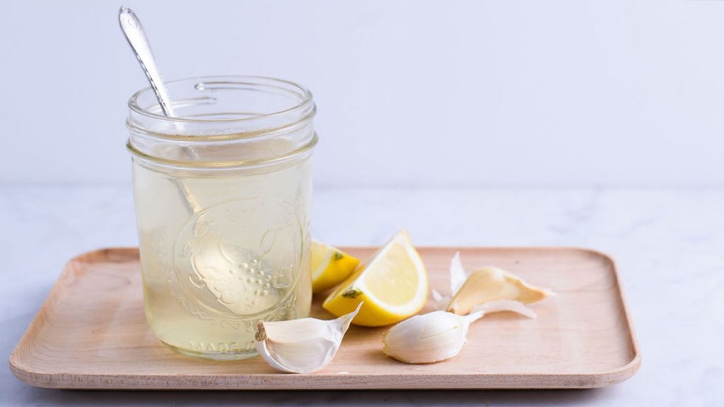 Bebida de gengibre, alho e limão ajuda a desobstruir artérias do corpo.