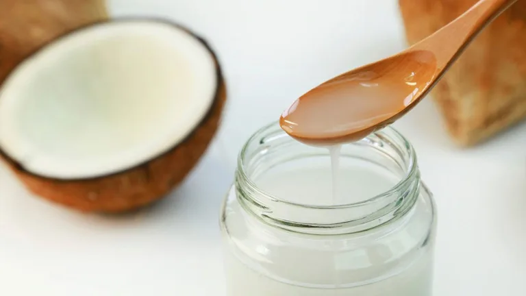 16 maneiras de usar óleo de coco em casa