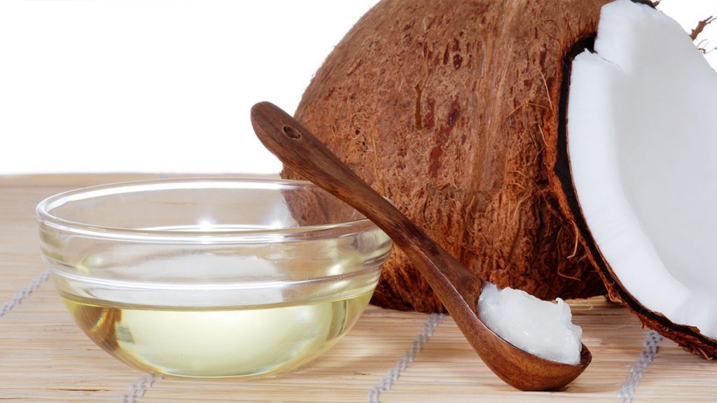 Lista traz 16 maneiras de usar óleo de coco em casa, que pode te ajudar em várias atividades, mantendo sua casa impecável.