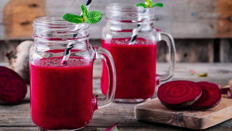 Suco de beterraba com pepino oferece muitos benefícios para a saúde