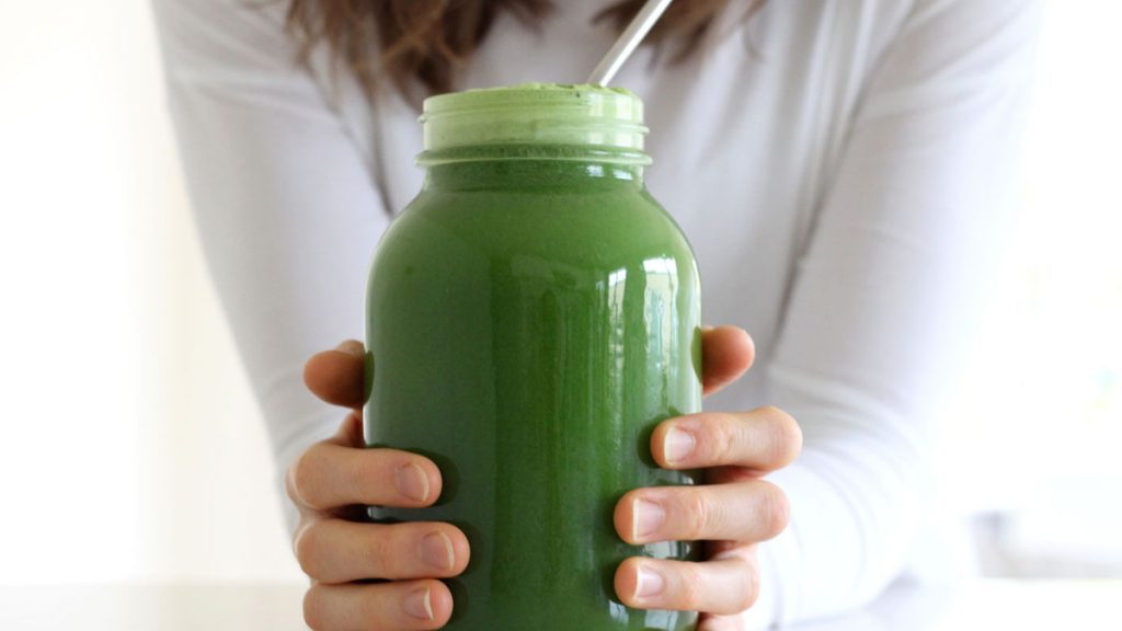 Suco potente aumenta a imunidade do organismo, elevando as defesas naturais do corpo contra ações de vírus, bactérias e outros possíveis invasores.