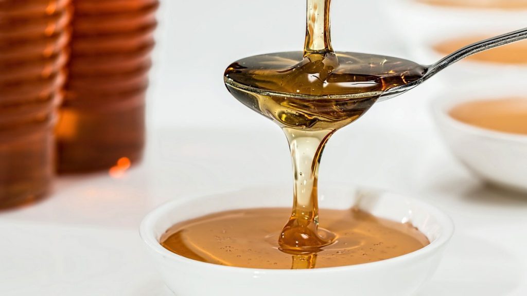 Antibiótico e antigripal de mel e açafrão natural e poderoso ajuda a restabelecer a saúde tratando doenças como viroses, gripes e resfriados.