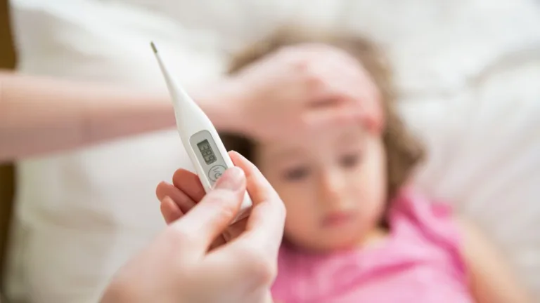 Baixe a febre em crianças em menos de 10 minutos e sem remédio