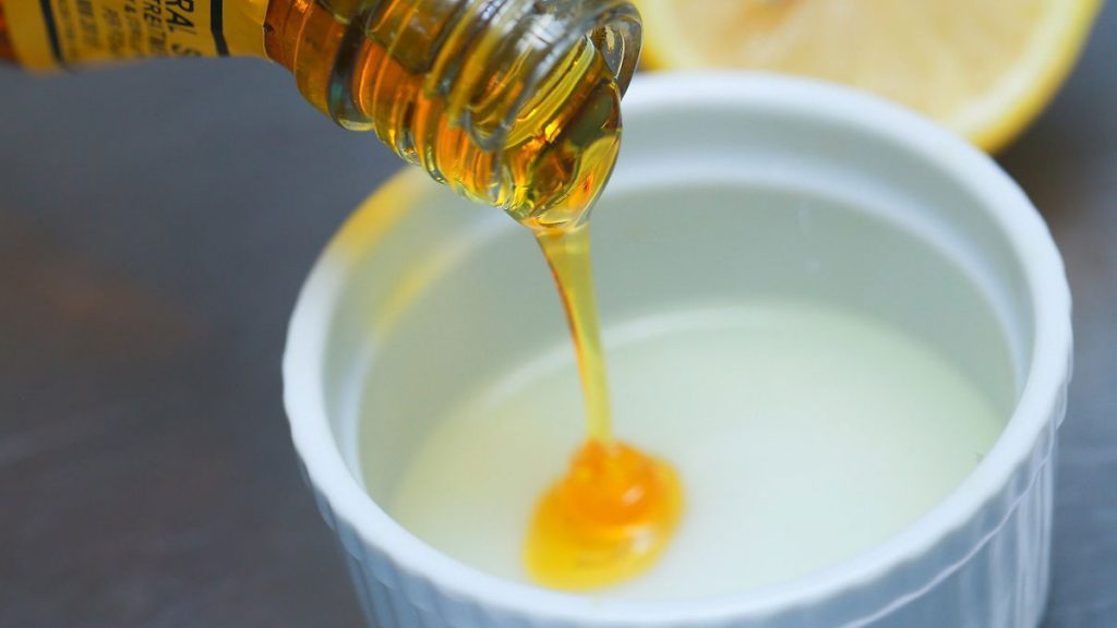 Elimine a tosse e catarro além da dor de garganta com esse xarope natural preparado com mel, banana e água naturalmente!