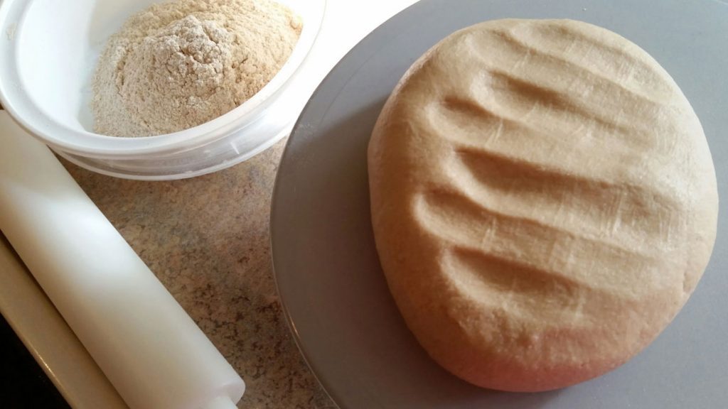 Pão integral feito no liquidificador para você comer com saúde todos os dias, sendo fácil de preparar além de muito rápido seu processo e descanso da massa.